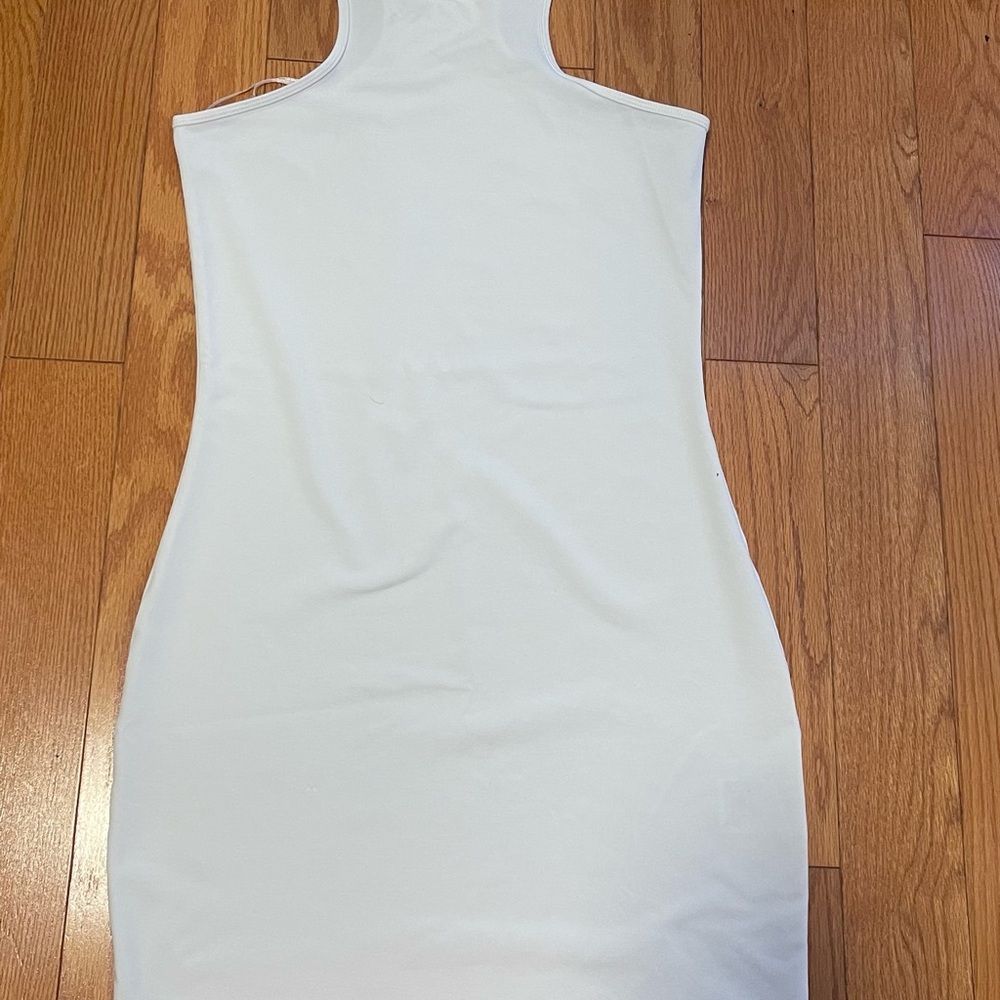 Elegant White Sleeveless Dress